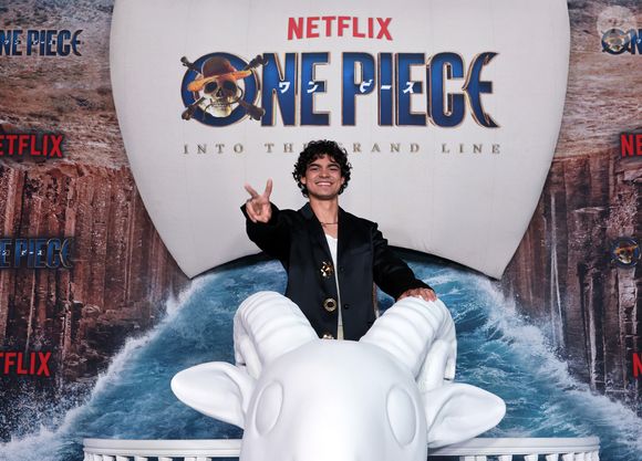 Protagonista de 'One Piece', Iñaki Godoy não impressiona com tanta diferença do seu personagem para a vida real - e mantém os cachinhos característicos!