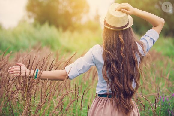 Ama cabelos longos? O óleo de rícino é o mais indicado por vários especialistas para manter fios longos e saudáveis