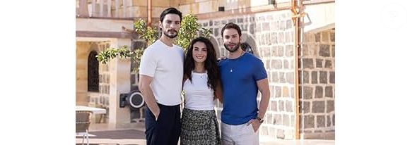 Com uma trama intensa, 'Safir' conquista fãs com reviravoltas e segredos familiares — Özge Yagiz, Burak Berkay Akgül, e Ilhan Sen em 'Safir'