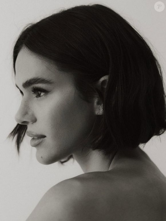 Bruna Marquezine tem agora o cabelo pouco acima dos ombros