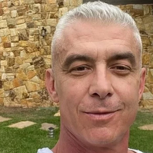 A revelação foi feita por uma ex-funcionária, que apontou Alexandre Correa, ex-marido da apresentadora, como responsável por apresentar contratos bancários já assinados sem o conhecimento dela.