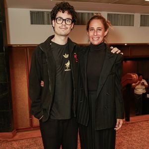 Andrea Beltrão e o diretor Maurício Farias, pai de Chico Beltrão (na foto com a mãe), se relacionam desde 1994