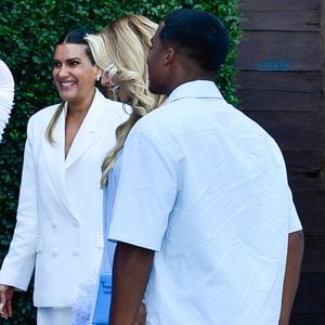 Os looks de Endrick e Gabriely Miranda chamam atenção em chá de bebê sofisticado; casal recebeu cerca de 120 convidados em celebração especial