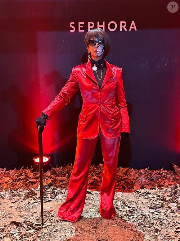 'Senhora do Tempo': Rita Batista usou look de alfaiataria vermelha e pintura no rosto para o Baile de Halloween da Sephora 2025 com fantasia que propunha reflexão