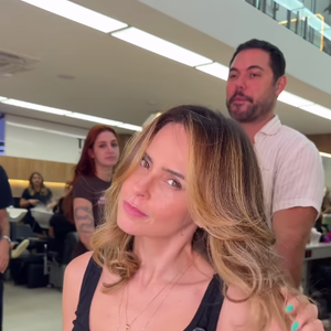 Ana Paula Renault foi escolhida pela Globo para anunciar o show de Shakira no evento Todo Mundo no Rio, realizado em Praia de Copacabana.