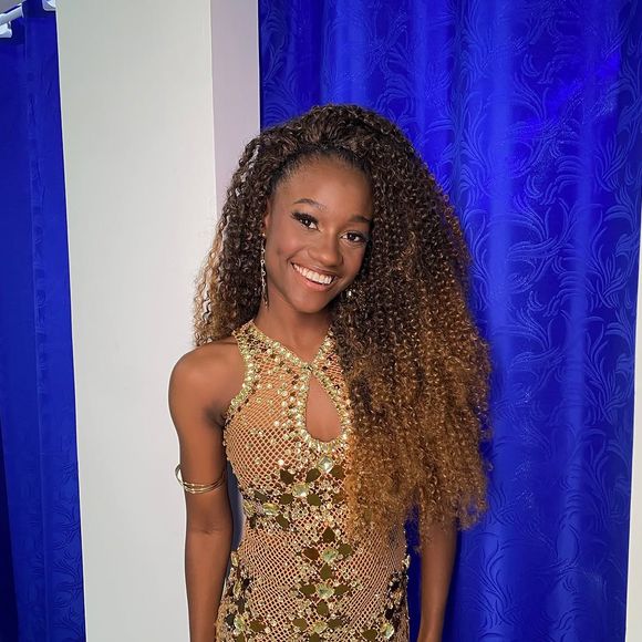 Rainha de Bateria da Beija-Flor é a mais jovem no Carnaval do Rio de Janeiro 2025