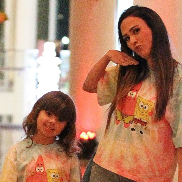 Tatá Werneck combina look fofíssimo com filha em passeio ao shopping e simpatia de Clara Maria rouba a cena. Fotos!
