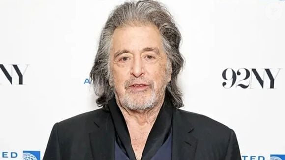 Uma das obras mais recentes de Al Pacino, “A Caçada” (Hunters, no original), está disponível no Prime Video. A série acompanha um grupo de pessoas determinadas a caçar e eliminar nazistas