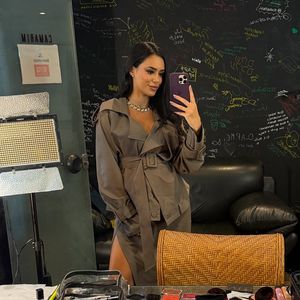Mãe de Mavie, Bruna Biancardi não deixa de lado os acessórios em suas produções de moda.