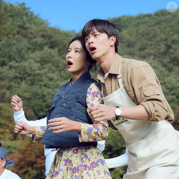 Com 12 episódios, 'Mystic Pop-Up Bar' é um dorama curtinho e perfeito para ser maratonado em poucos dias