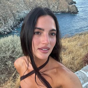 Aos 31 anos, Rafaella Consentino vê sua carreira atingir um novo patamar. A brasileira, que começou a trabalhar como modelo ainda na adolescência, agora estampa uma campanha global da Calvin Klein ao lado de um dos artistas mais populares do planeta.