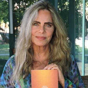 Bruna Lombardi cuida da saúde mental tirando tempo para si mesma, mas também meditando e cuidando da saúde