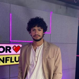 Gabriel Santana acordou por volta de 6h da manhã e dois policiais armados bateram na porta