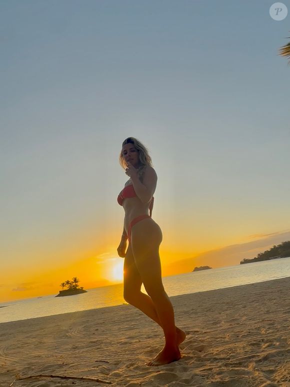 Elsa Pataky pratica diversos exercícios físicos, incluindo o treino de força, ioga e pilates