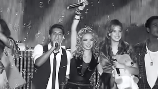 'Muito emocionante vê-los abraçados': no velório de Lua Blanco, ex-Rebeldes Chay Suede, Arthur Aguiar, Sophia Abrahão, Micael Borges e Mel Fronckowiak cantam juntos e fazem homenagem com mensagem poderosa, conta Letícia Colin