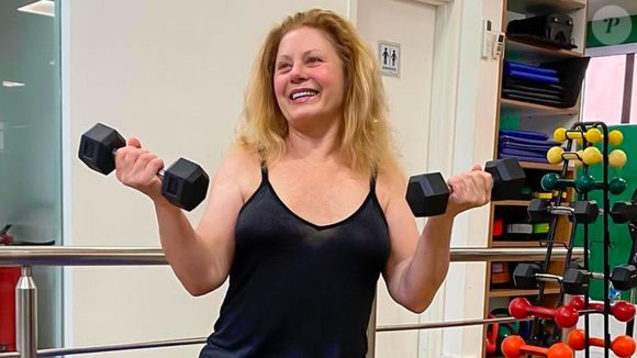 Aos 60+, manter o corpo em movimento é essencial — e Vera Fischer mostra que musculação também entra na conta da saúde