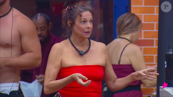Giovanna Gold protagonizou mais um momento tenso com Darlin Ferrattry em 'A Fazenda 18'. A mãe de Lexa não deixou passar os conflitos anteriores