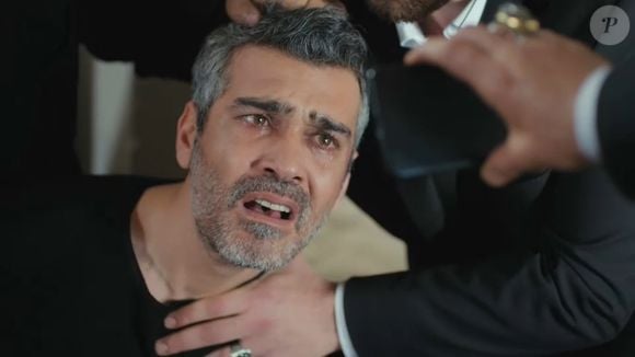 Sarp e Arif são contidos por Enver em briga na novela 'Força de Mulher', no capítulo desta sexta-feira 18 de abril de 2025
