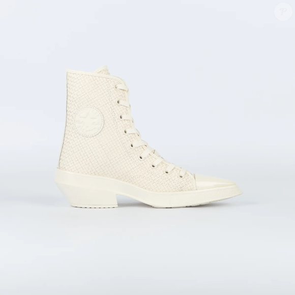 Fashionista e confortável, o Converse Chuck 70 De Luxe Pointed Hi transforma o clássico tênis de cano alto em uma peça statement para mulheres que amam produções modernas e cheias de personalidade