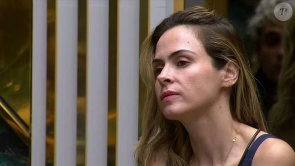 Ana Paula Renault reacende debate sobre dieta, falta de nutrientes e aumento da queda capilar.