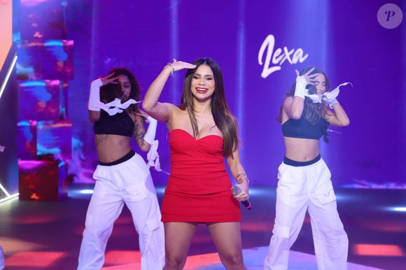 Mesmo com o sonho de desfilar grávida, a cantora priorizou a segurança de Sofia, que está prestes a nascer.