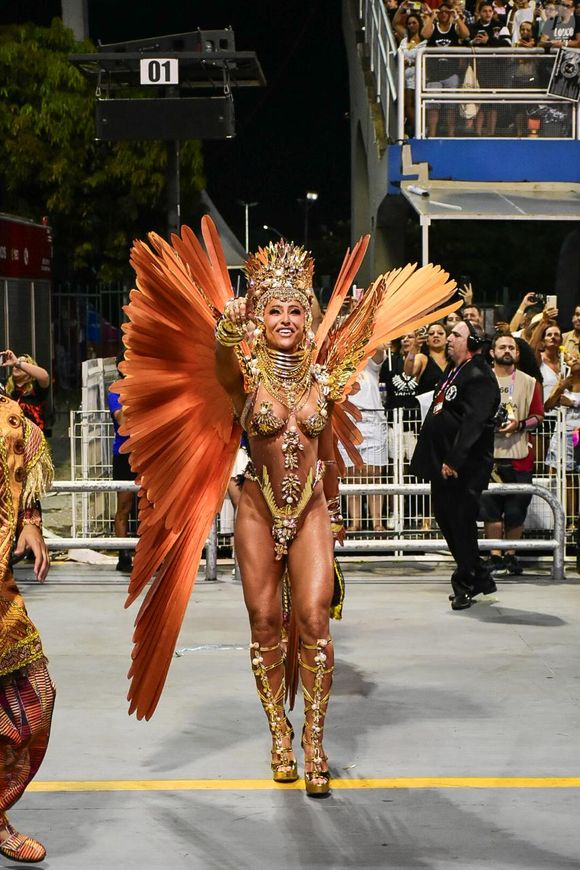 Sabrina Sato desfila na Gaviões da Fiel há 22 anos