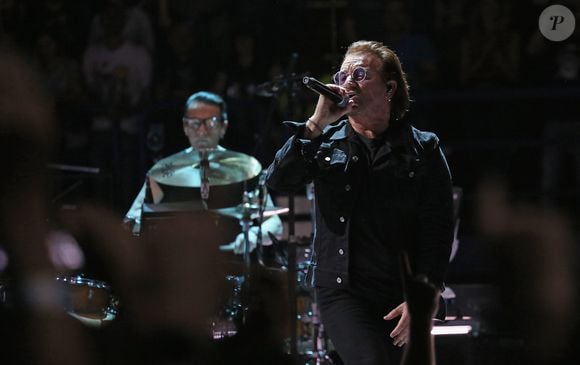 Aos 66 anos, Bono continua nos palcos e mostra que sua força vai além da música: inclui também resiliência diante de sérios desafios de saúde