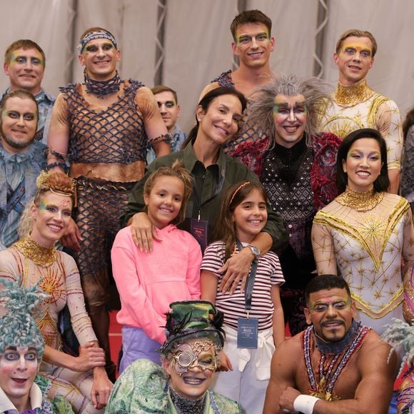 Ivete Sangalo posa com as filhas gêmeas em rara aparição no Cirque du Soleil: Marina e Helena dão show de estilo aos 8 anos