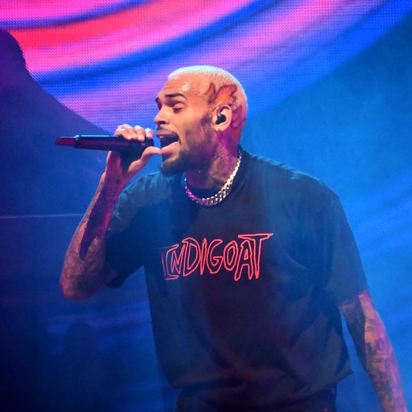 Chris Brown foi preso nesta quinta-feira (15), na Inglaterra, em decorrência de um incidente ocorrido em uma boate em Londres em fevereiro de 2023