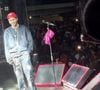 Zé Felipe cantava a música 'Sua Boca Mente' e estava pensativo enquanto olhava para Ana Castela cantando no telão