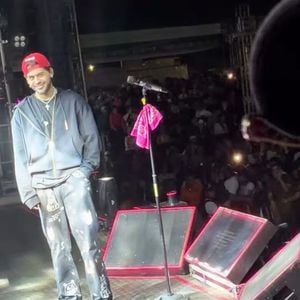Zé Felipe cantava a música 'Sua Boca Mente' e estava pensativo enquanto olhava para Ana Castela cantando no telão