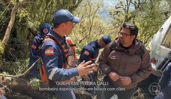 Um bombeiro que participou do resgate falou com emoção sobre a chegada ao local do acidente