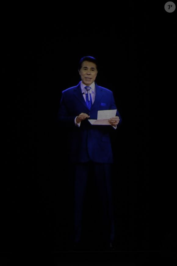 Silvio Santos, que faleceu em agosto de 2024 por broncopneumonia, foi representado com uma aparição em inteligência artificial