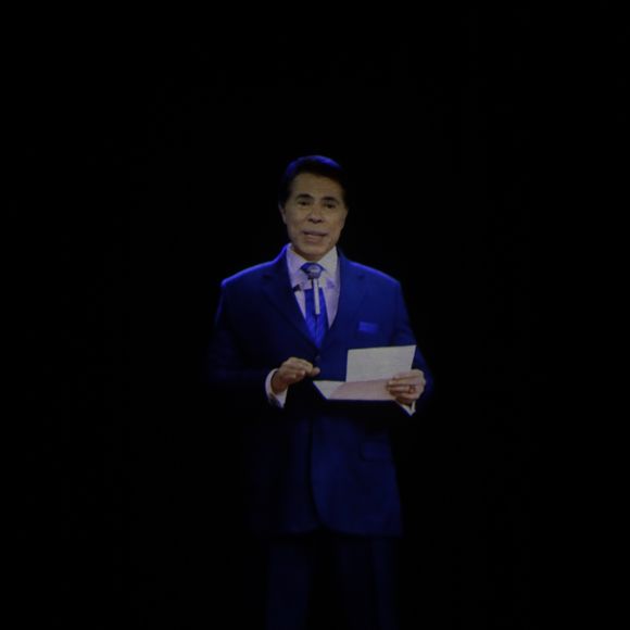 Silvio Santos, que faleceu em agosto de 2024 por broncopneumonia, foi representado com uma aparição em inteligência artificial