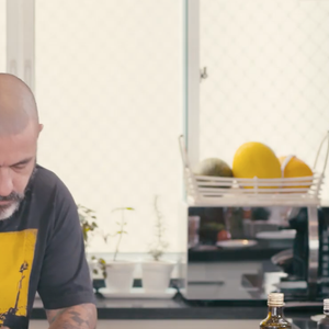 Em seguida, misture todos os ingredientes e ajuste o sal