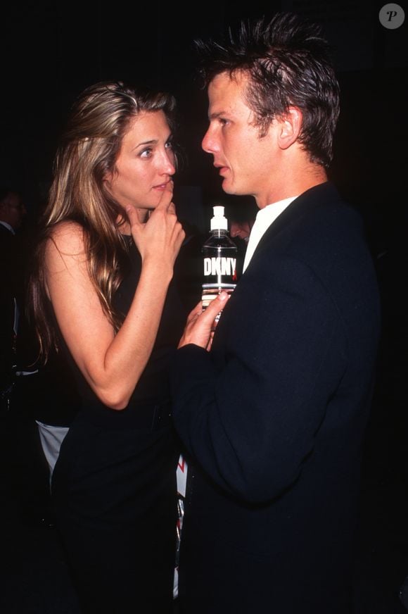 Antes de conhecer Carolyn Bessette, John F. Kennedy Jr. teria se afastado de Xuxa após repercussão na mídia