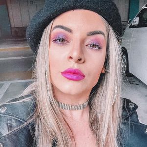 Gkay tinha truques com maquiagem para deixar os lábios maiores