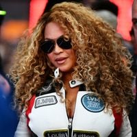 Beyoncé acima do peso? Corpo da cantora é alvo de críticas após evento da F1 e fãs defendem: 'Dizer que ela é gorda é caso de internação'