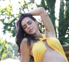 Bruna Biancardi escolheu um look amarelo vazado na barriga para protagonizar uma 'publi'