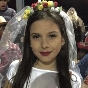 Olha que fofura Ana Castela era quando criança, vestida de noivinha de festa junina!