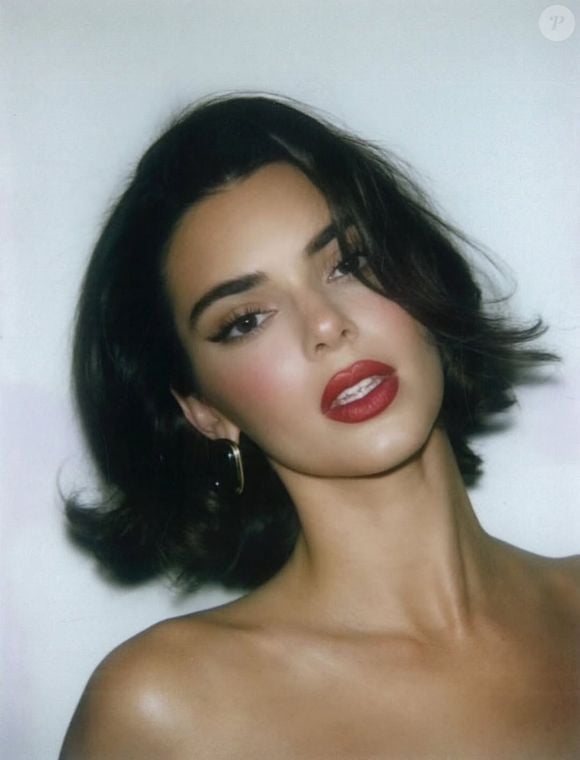 Para cortes curtos ou médios, como bob e long bob, as pontas levemente viradas para fora são uma aposta certeira