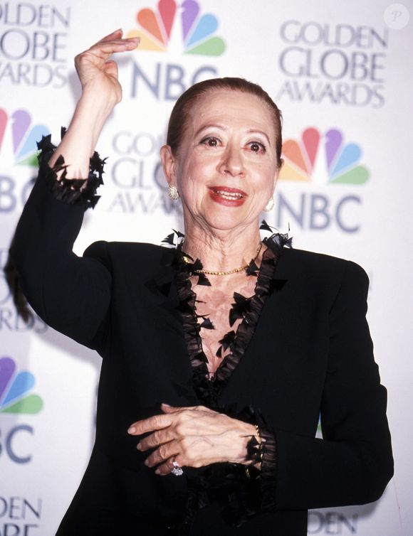 Fernanda Montenegro, venceu o Globo de Ouro de Melhor Filme de Língua Não-Inglesa em 1999 por 'Central do Brasil'