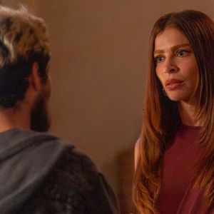 Arminda (Grazi Massafera) planeja morte de Joelly (Alana Cabral) em Tres Graças