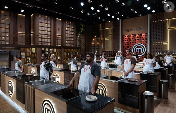 Concorrentes aguardam a avaliação dos chefs