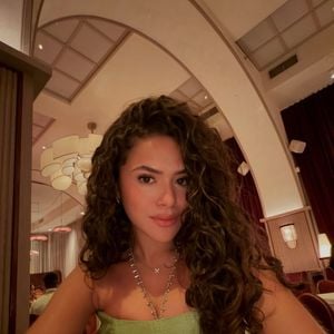 A atriz Maisa completou 24 anos recentemente e está solteira há alguns anos