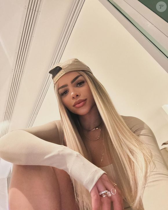 Gabily chegou ao tom platinado um ano antes de entrar em 'A Fazenda 17'