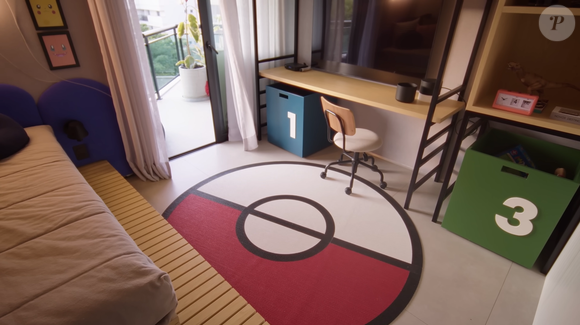 O quarto de Theo, filho do cantor, traz decoração inspirada no universo 'Pokémon'
