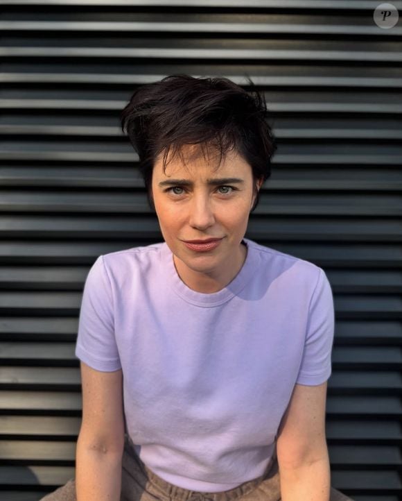 Fernanda Vasconcellos radicalizou seu visual para a vilã e compartilhou o resultado na web