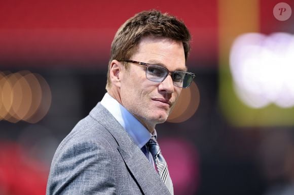 4. Tom Brady teve seu nome associado à modelo sul-africana Candice Swanepoel, quase quatro anos após a separação de Gisele Bündchen, com quem foi casado por 16 anos