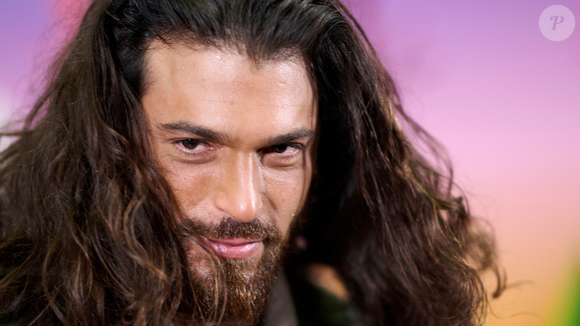 Can Yaman nasceu em novembro e tem aquele ar misterioso típico de escorpianos.